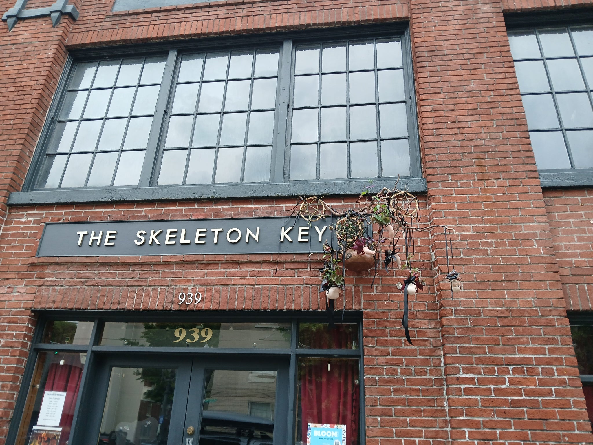 Bloomtour installation @theskeletonkeyodditorium!!!